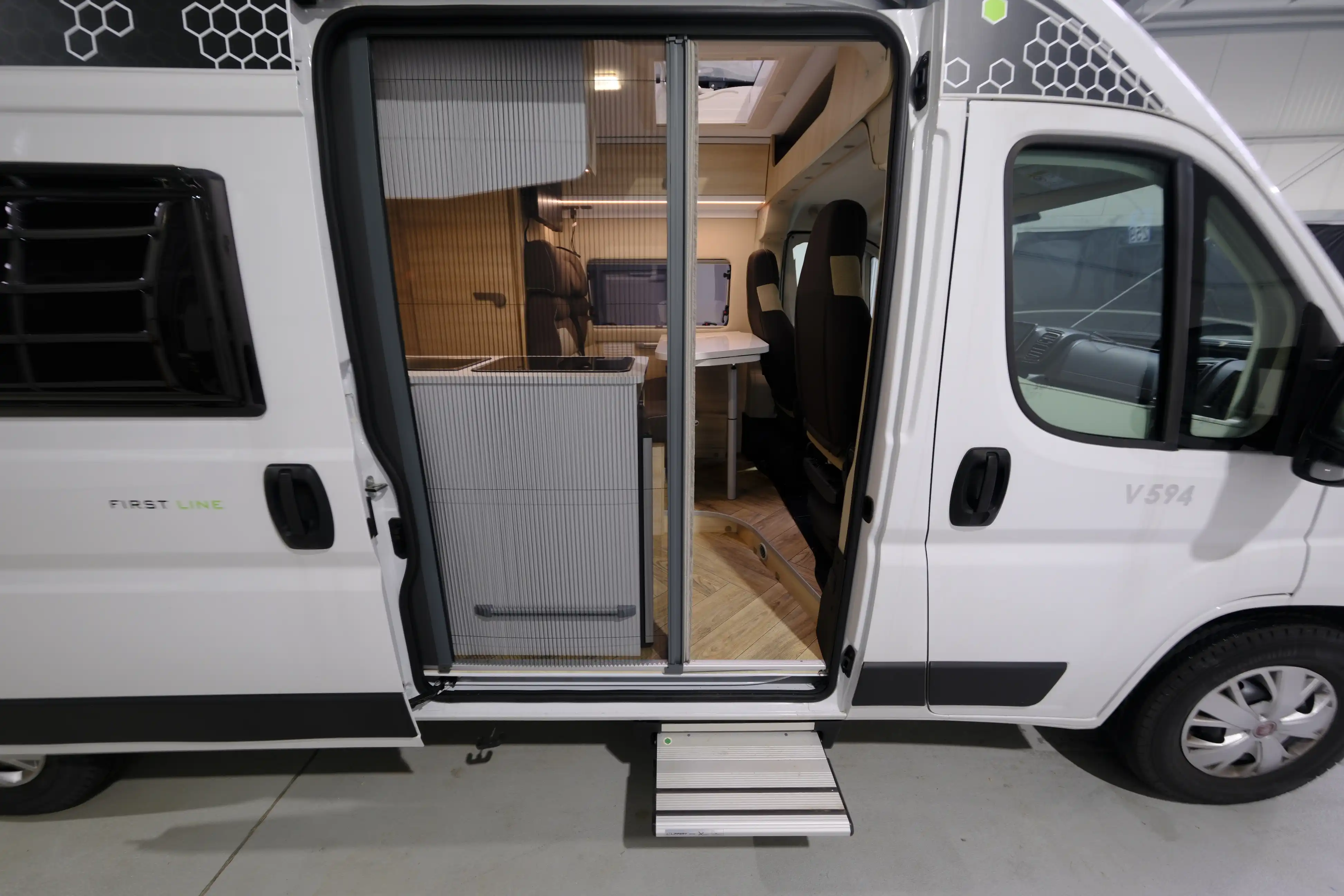 CHAUSSON V 594 FIRST-LINE